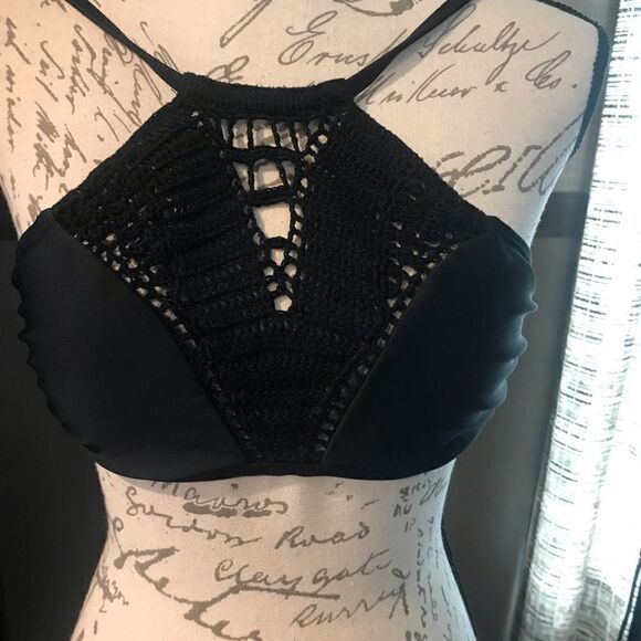 Xhilaration Black Crochet Bikini Top Medium - Picture 4 of 11